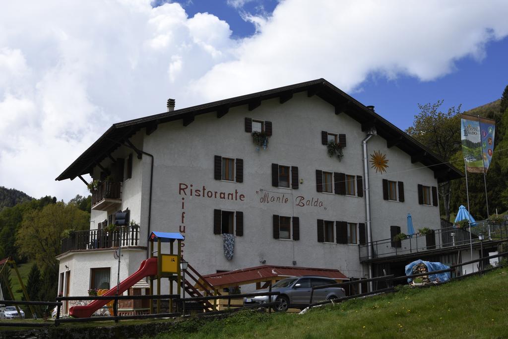 ホテル Rifugio Monte Baldo アーヴィオ エクステリア 写真