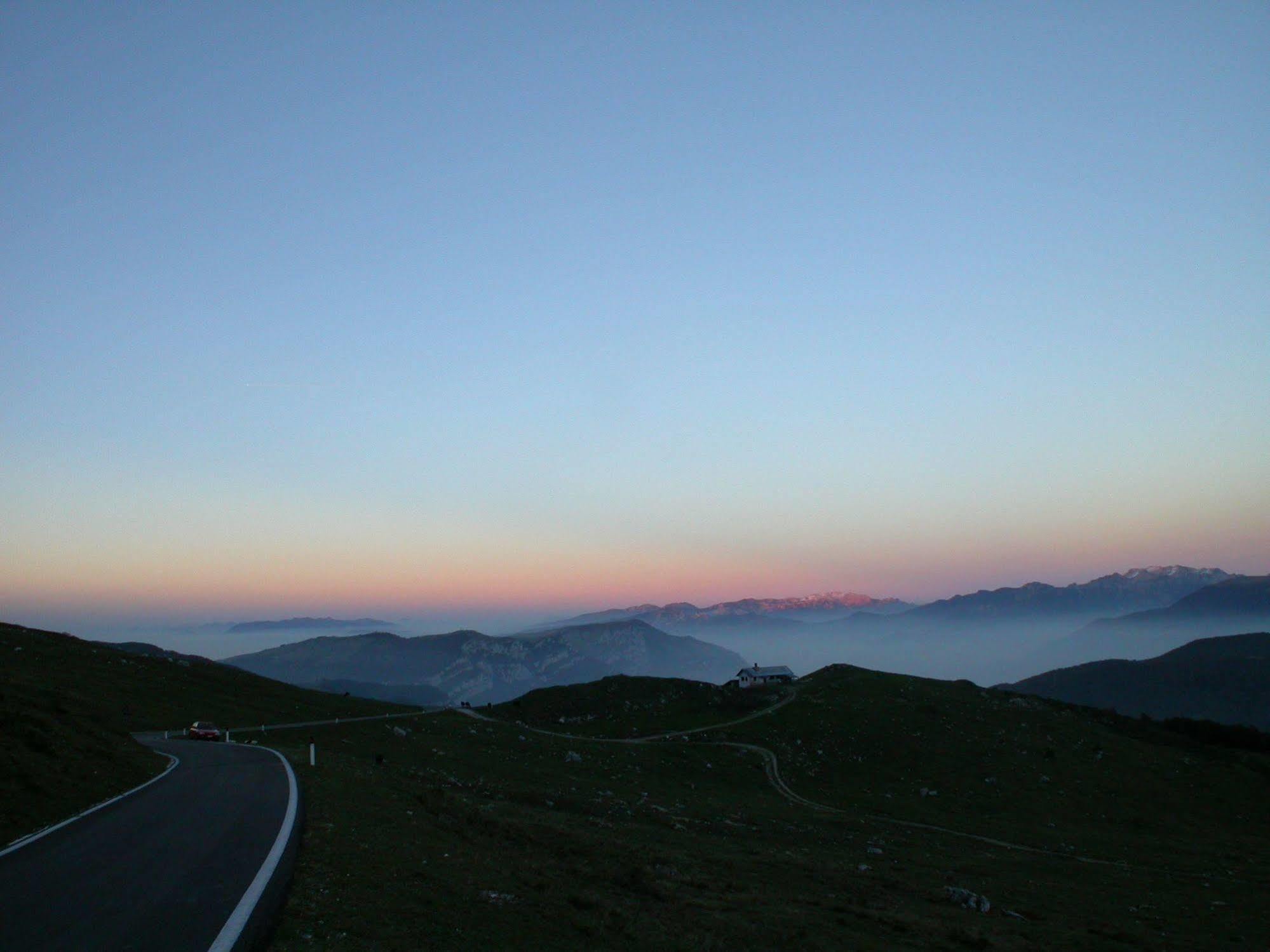 ホテル Rifugio Monte Baldo アーヴィオ エクステリア 写真
