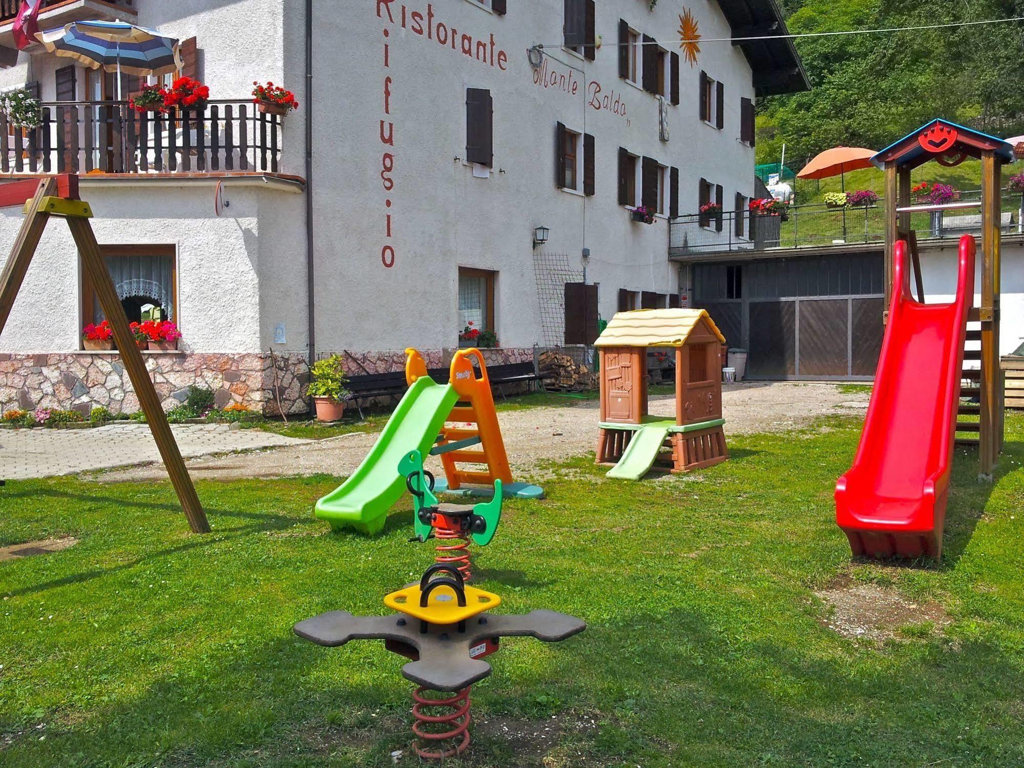 ホテル Rifugio Monte Baldo アーヴィオ エクステリア 写真