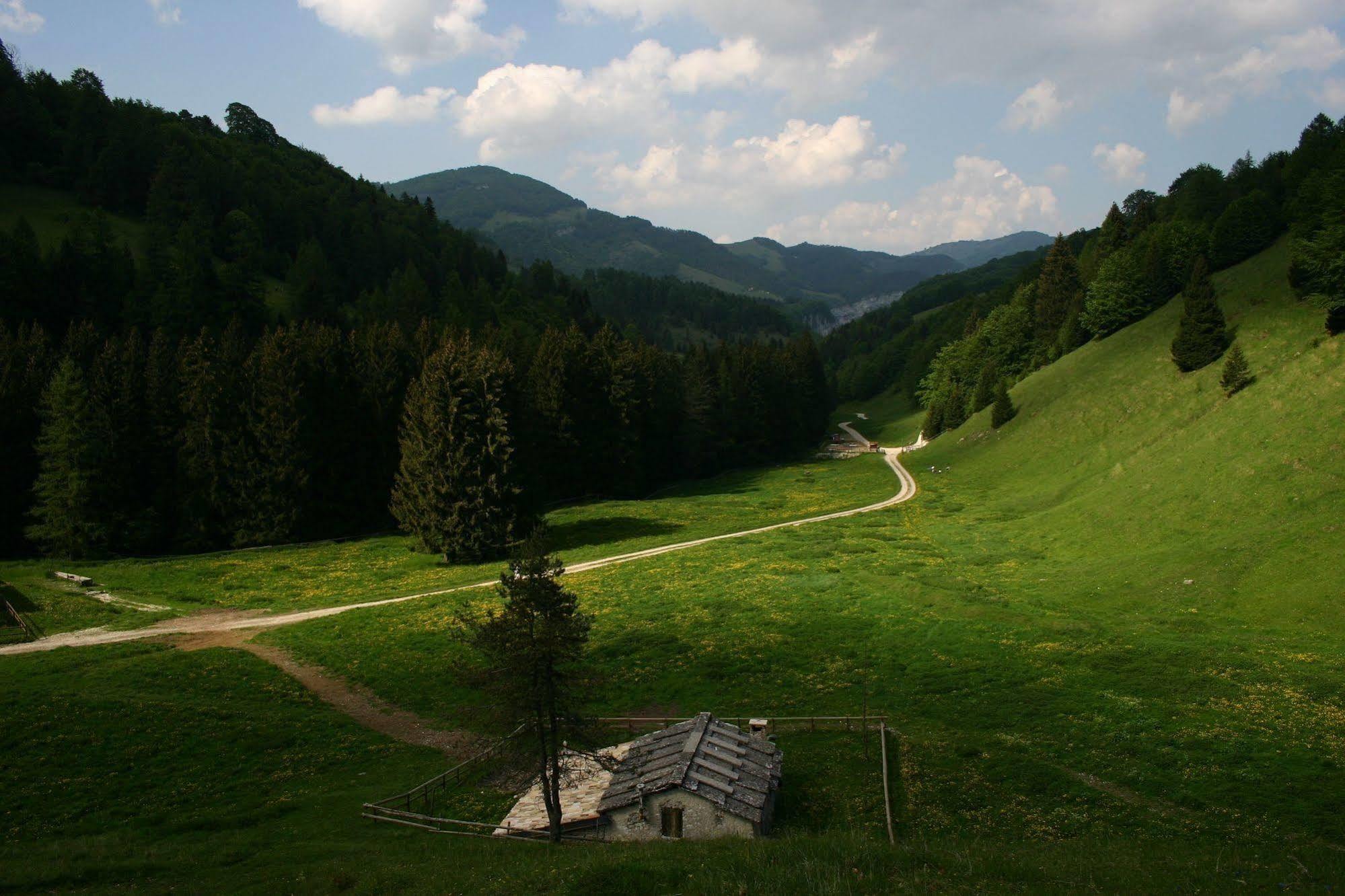 ホテル Rifugio Monte Baldo アーヴィオ エクステリア 写真