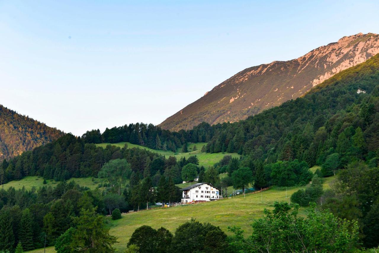 ホテル Rifugio Monte Baldo アーヴィオ エクステリア 写真