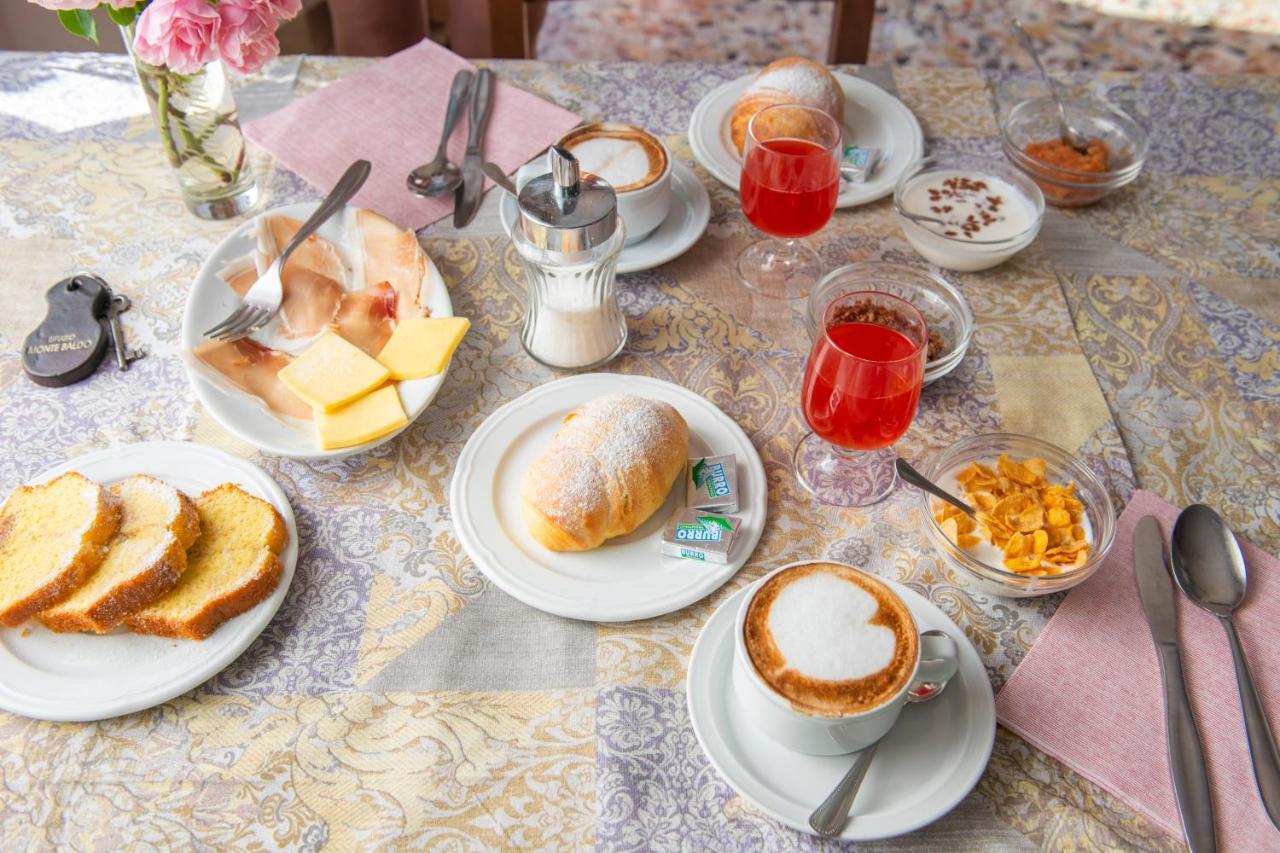 ホテル Rifugio Monte Baldo アーヴィオ エクステリア 写真